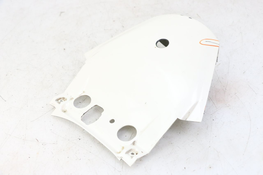 photo de JONCTION CARENAGE ARRIERE SUPERIEUR SUZUKI BURGMAN 125 (2007 - 2014)