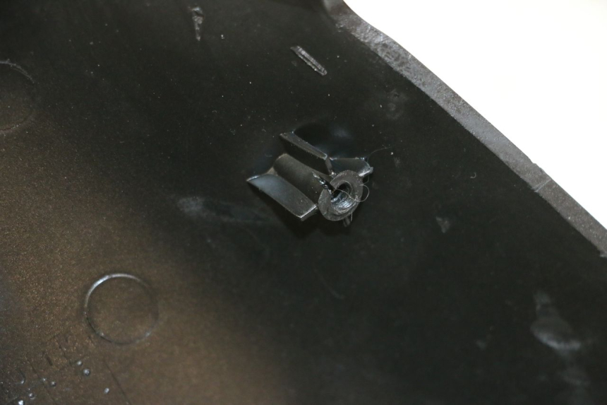 photo de JONCTION CARENAGE ARRIERE SUPERIEUR SUZUKI SV S 650 (1999 - 2002)