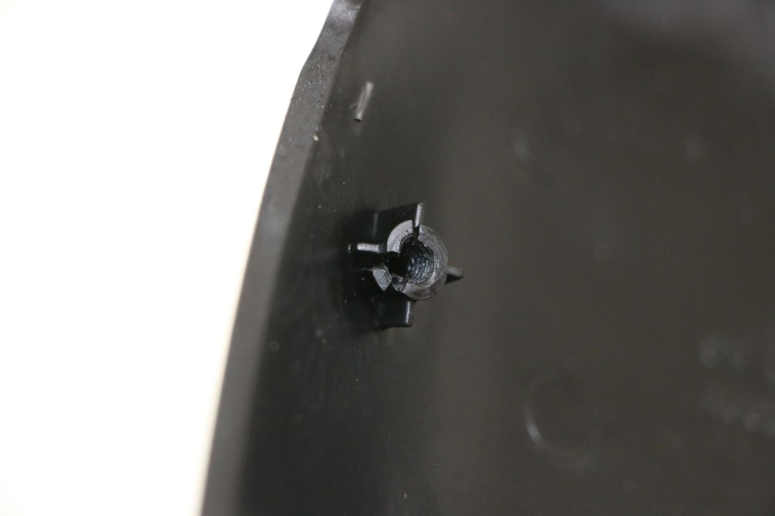 photo de JONCTION CARENAGE ARRIERE SUPERIEUR SUZUKI SV S 650 (1999 - 2002)