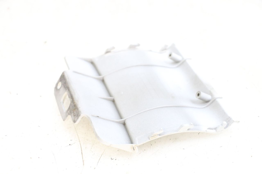 photo de JONCTION CARENAGE ARRIERE SUPERIEUR DAELIM VJ ROADWIN FI 125 (2008 - 2017) - Zoom état d’usage