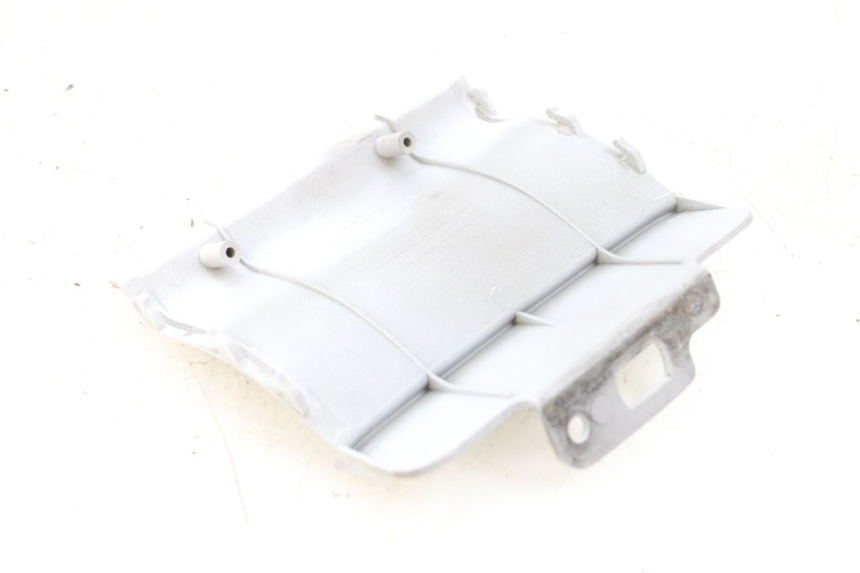 photo de JONCTION CARENAGE ARRIERE SUPERIEUR DAELIM VJ ROADWIN FI 125 (2008 - 2017) - Autre angle de vue