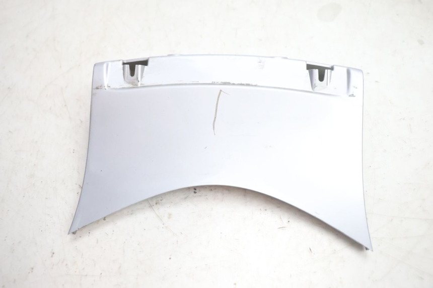 photo de JONCTION CARENAGE ARRIERE SUPERIEUR PIAGGIO X8 STREET 125 (2006 - 2007) - Détail de la pièce