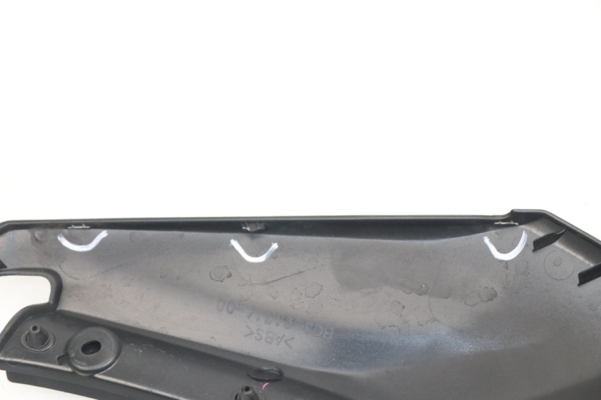photo de JONCTION CARENAGE ARRIERE SUPERIEUR YAMAHA YP T-MAX TMAX 530 (2017 - 2020)