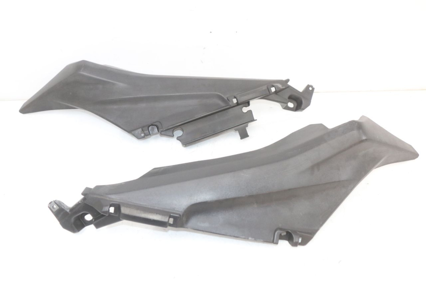 photo de JONCTION CARENAGE ARRIERE YAMAHA XMAX X-MAX ABS 125 (2017 - 2020)