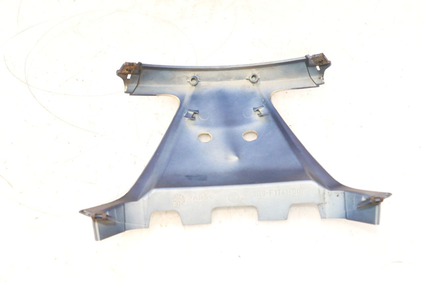 photo de JONCTION CARENAGE ARRIERE YAMAHA XMAX X-MAX 125 (2006 - 2009) - Zoom état d’usage