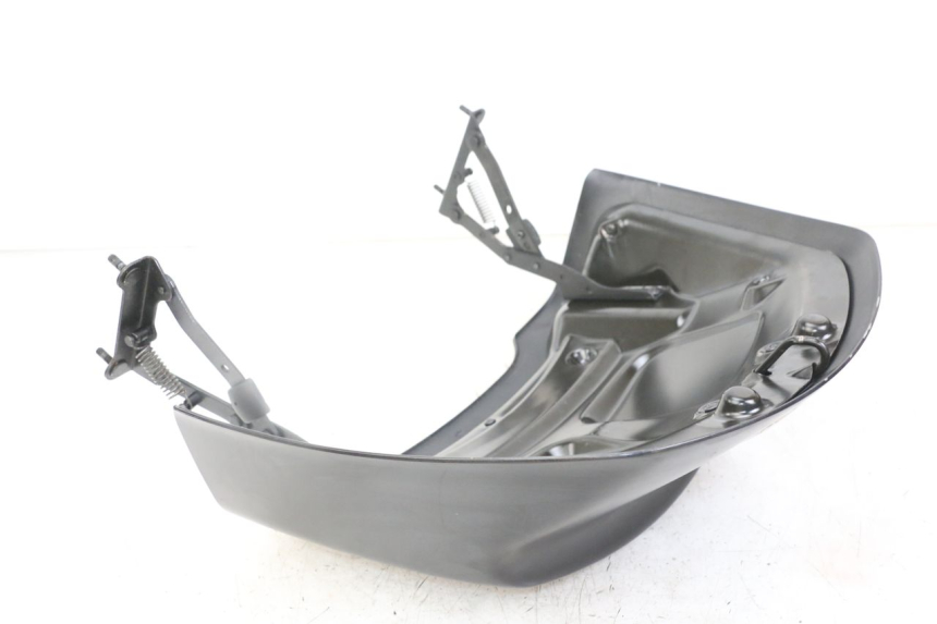 photo de JONCTION CARENAGE ARRIERE PIAGGIO XEVO - X EVO 125 (2007 - 2016) - Autre angle de vue