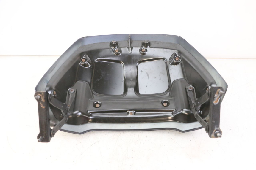 photo de JONCTION CARENAGE ARRIERE PIAGGIO XEVO - X EVO 125 (2007 - 2016) - Gros plan technique