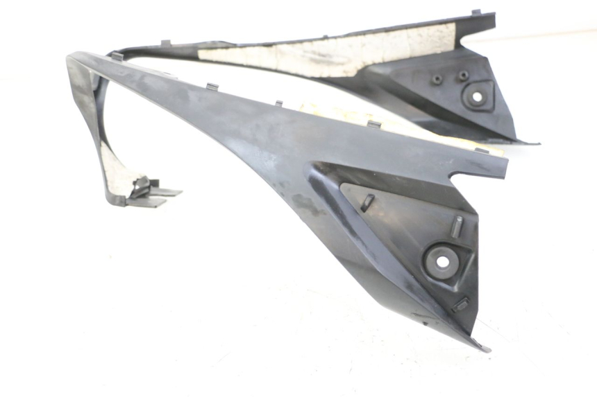 photo de JONCTION CARENAGE ARRIERE YAMAHA FZ6 FAZER S2 600 (2007 - 2011)