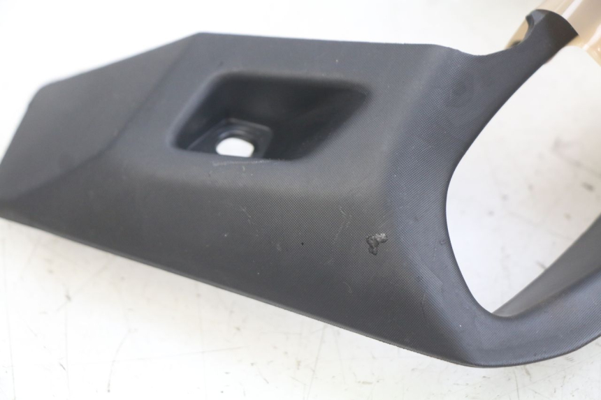 photo de JONCTION CARENAGE ARRIERE YAMAHA MT ABS 125 (2014 - 2018)