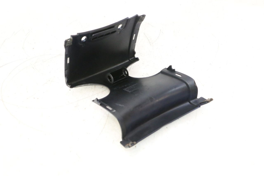 photo de JONCTION CARENAGE ARRIERE YAMAHA YP MAJESTY 125 (2002 - 2006) - Zoom état d’usage