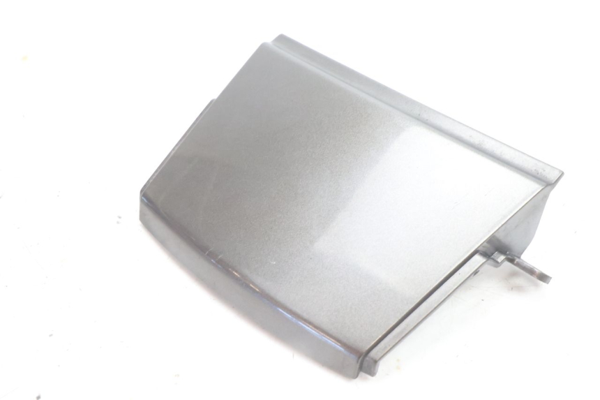 photo de JONCTION CARENAGE ARRIERE KAWASAKI ZZR 600 (1995 - 2004) - Zoom état d’usage