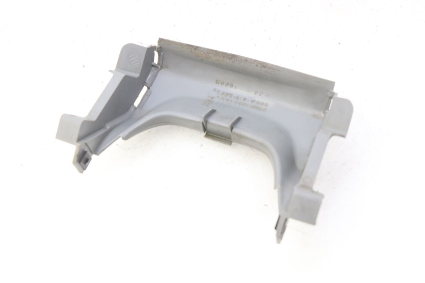 photo de JONCTION CARENAGE AVANT INF HONDA BALI EX 100 (1996 - 2000) - Autre angle de vue