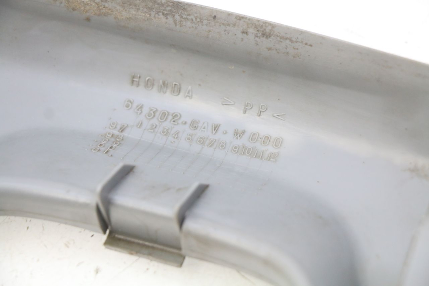 photo de JONCTION CARENAGE AVANT INF HONDA BALI EX 100 (1996 - 2000) - Gros plan technique