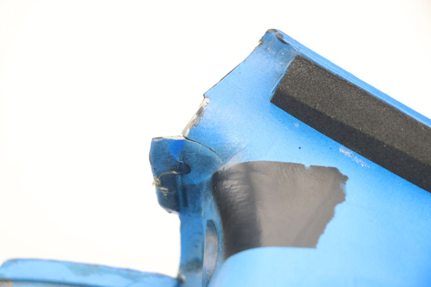 photo de JONCTION CARENAGE AVANT INF SUZUKI GSF S BANDIT 600 (2000 - 2004)
