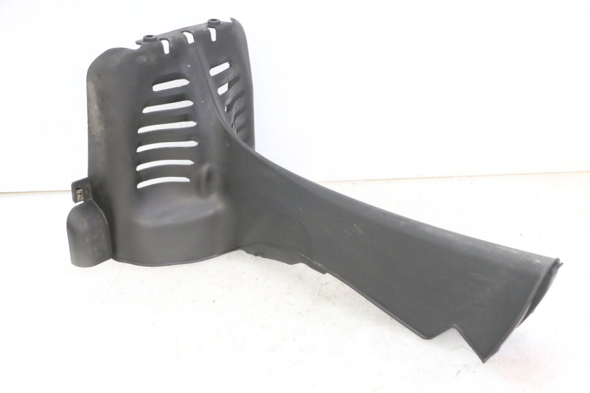 photo de JONCTION CARENAGE AVANT INF PIAGGIO MP3 LT 300 (2010 - 2016)