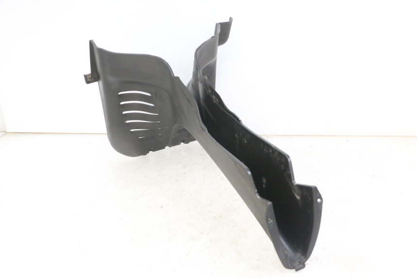 photo de JONCTION CARENAGE AVANT INF PIAGGIO MP3 LT 300 (2010 - 2016)