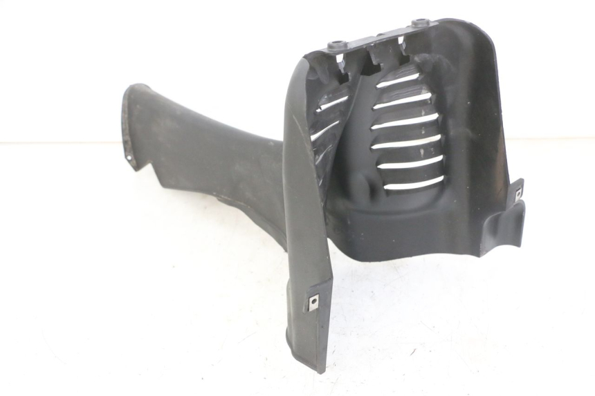 photo de JONCTION CARENAGE AVANT INF PIAGGIO MP3 LT 300 (2010 - 2016)