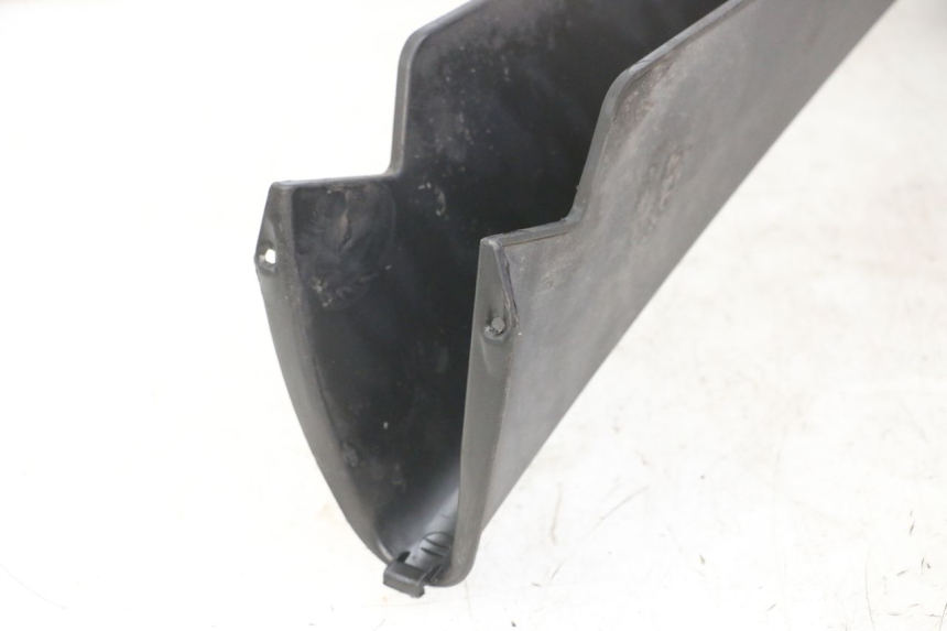 photo de JONCTION CARENAGE AVANT INF PIAGGIO MP3 LT 400 (2007 - 2012)