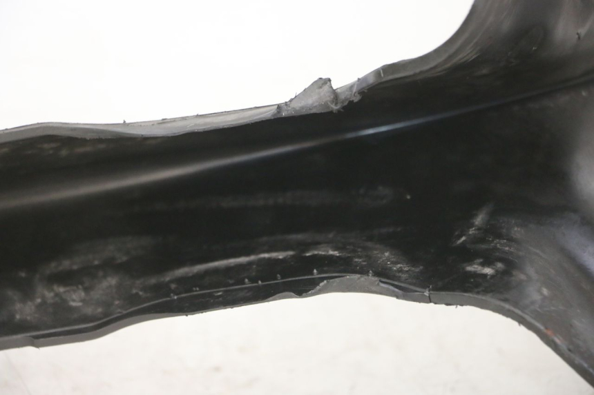 photo de JONCTION CARENAGE AVANT INF PIAGGIO MP3 500 (2011 - 2015)