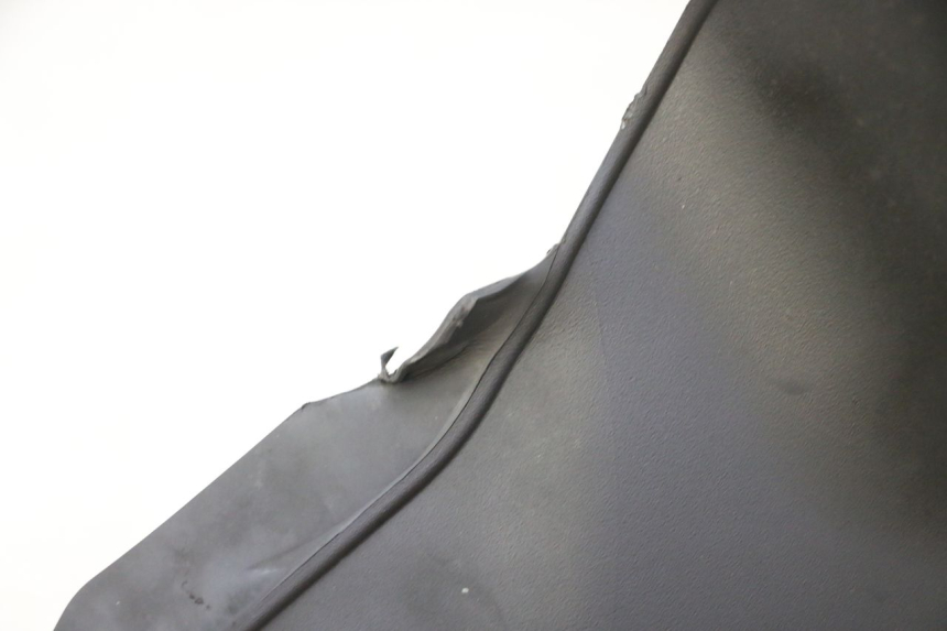 photo de JONCTION CARENAGE AVANT INF PIAGGIO MP3 RL 250 (2007 - 2010)