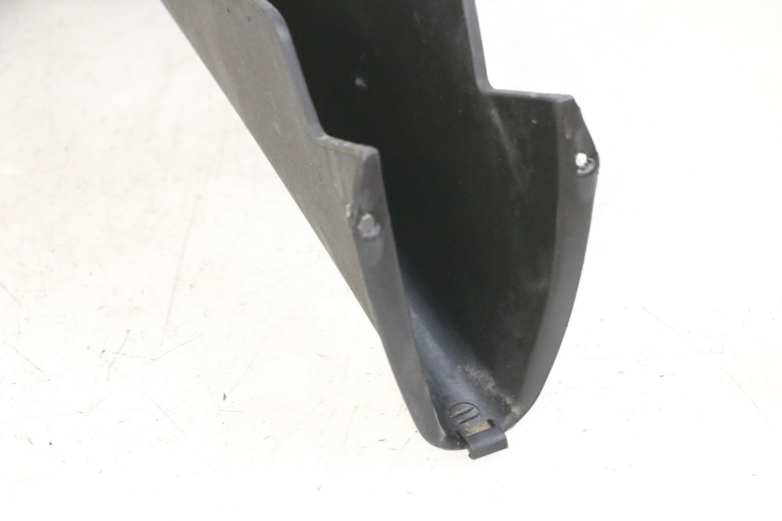 photo de JONCTION CARENAGE AVANT INF PIAGGIO MP3 RL 250 (2007 - 2010) - Autre angle de vue