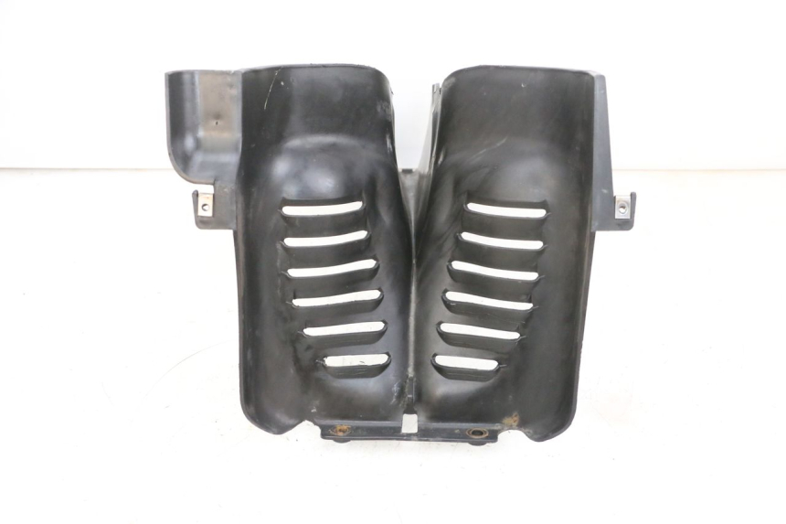 photo de JONCTION CARENAGE AVANT INF PIAGGIO MP3 RL 250 (2007 - 2010) - Gros plan technique