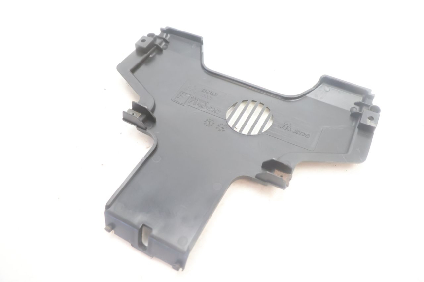 photo de JONCTION CARENAGE AVANT INF PIAGGIO MP3 500 (2016 - 2018) - Autre angle de vue