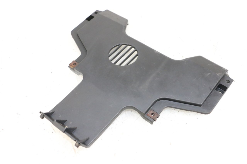 photo de JONCTION CARENAGE AVANT INF PIAGGIO MP3 500 (2011 - 2015)
