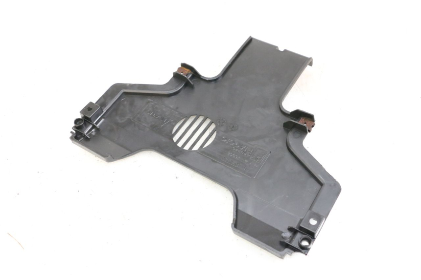 photo de JONCTION CARENAGE AVANT INF PIAGGIO MP3 500 (2011 - 2015)