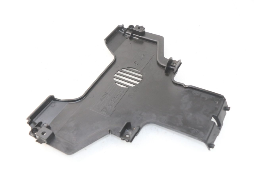 photo de JONCTION CARENAGE AVANT INF PIAGGIO MP3 HPE 500 (2019 - 2022)