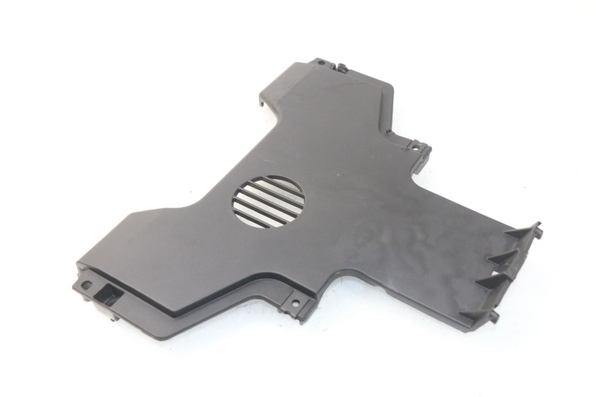 photo de JONCTION CARENAGE AVANT INF PIAGGIO MP3 HPE 500 (2019 - 2022)