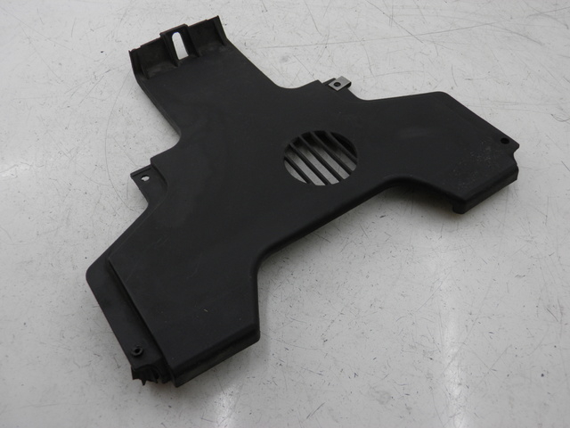 photo de JONCTION CARENAGE AVANT INF PIAGGIO MP3 RL 125 (2006 - 2014)