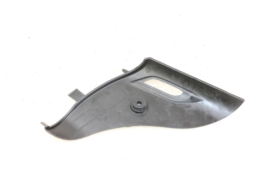 photo de JONCTION CARENAGE AVANT INF PIAGGIO VESPA PRIMAVERA 4T 50 (2021 - 2024)