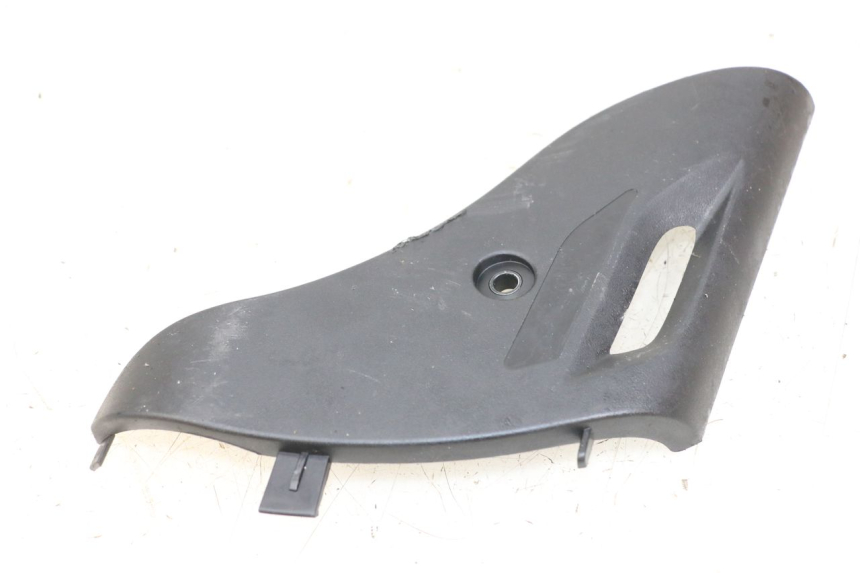 photo de JONCTION CARENAGE AVANT INF PIAGGIO VESPA PRIMAVERA 4T 50 (2021 - 2024)