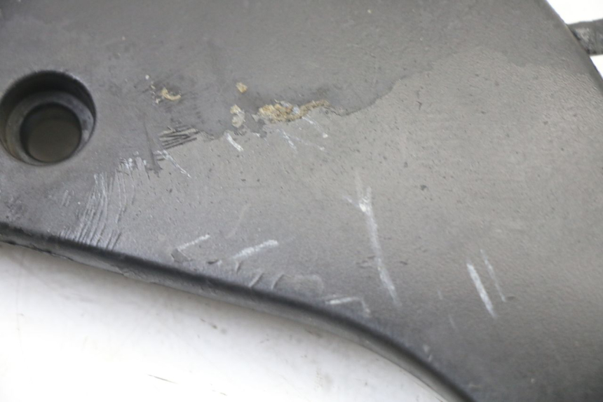 photo de JONCTION CARENAGE AVANT INF PIAGGIO VESPA S 2T 50 (2007 - 2014)