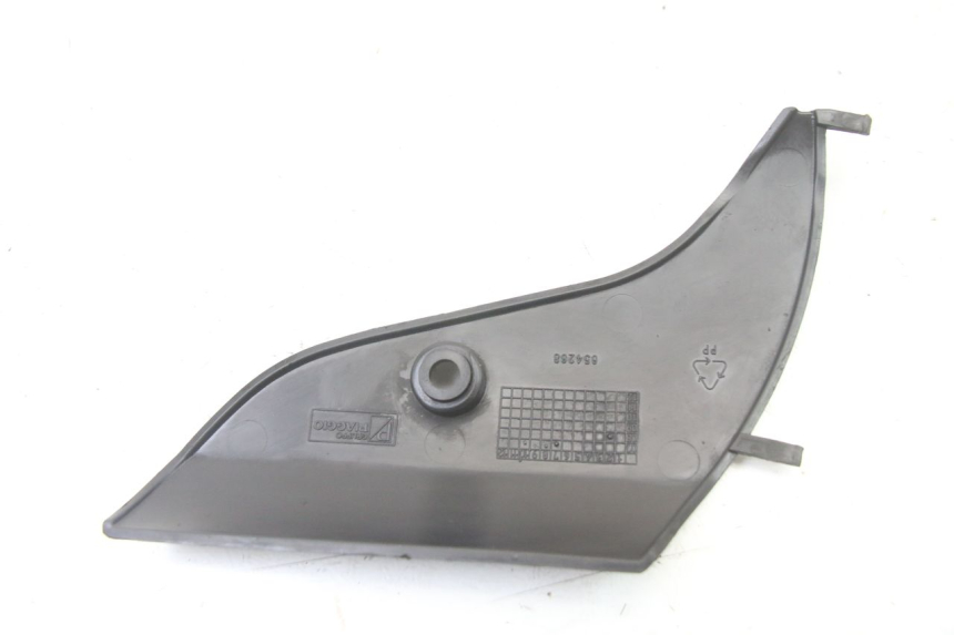 photo de JONCTION CARENAGE AVANT INF PIAGGIO VESPA S 2T 50 (2007 - 2014)