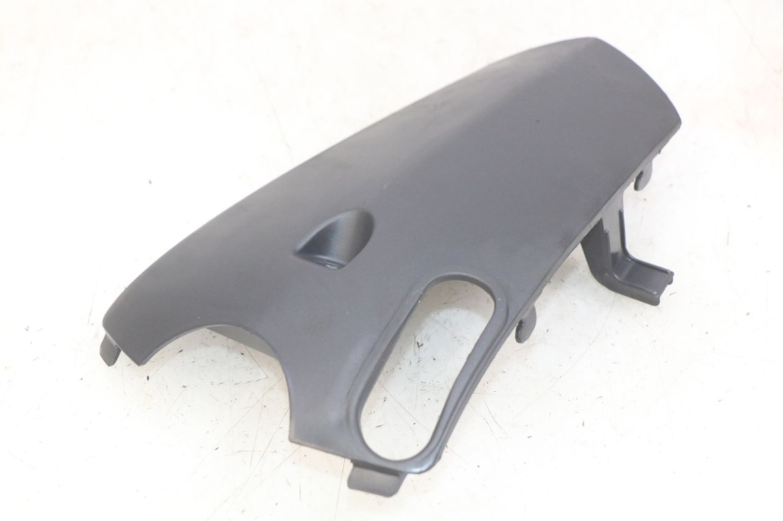 photo de JONCTION CARENAGE AVANT INF HONDA SCV LEAD 100 (2003 - 2007)