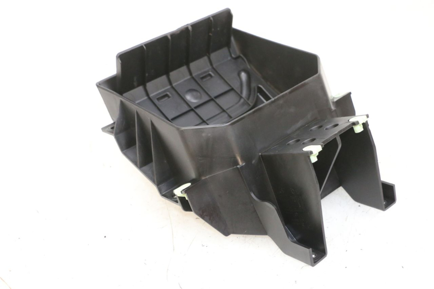 photo de JONCTION CARENAGE AVANT INF PEUGEOT SPEEDFIGHT 4 4T EFI 50 (2021 - 2025) - Autre angle de vue