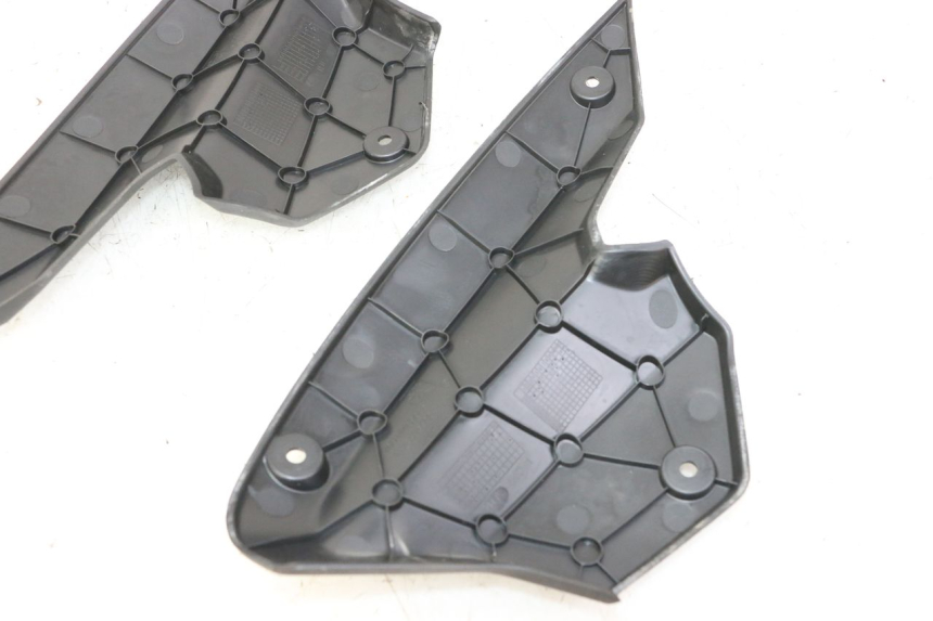 photo de JONCTION CARENAGE AVANT INF PEUGEOT STREETZONE I NAKED 2T 50 (2018 - 2020)