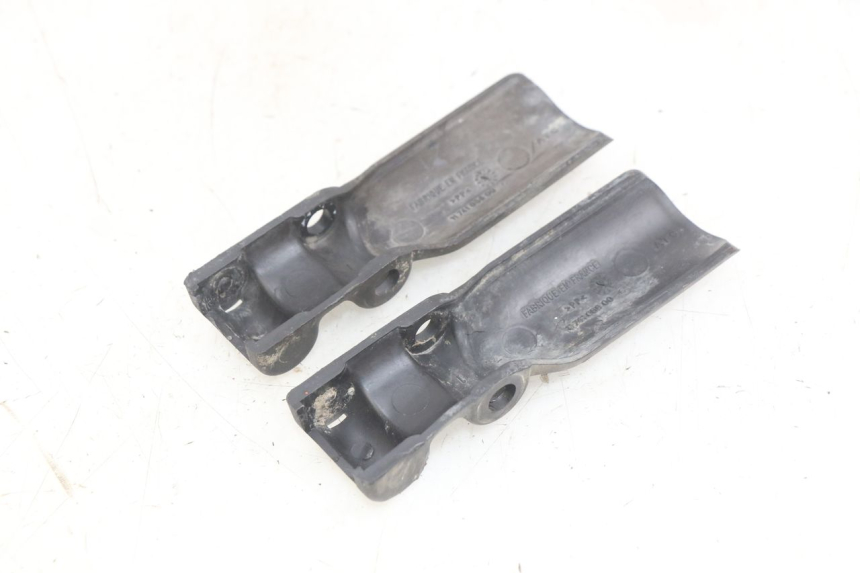 photo de JONCTION CARENAGE AVANT INF PEUGEOT TREKKER 50 (1998 - 2004)