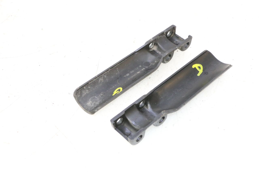 photo de JONCTION CARENAGE AVANT INF PEUGEOT TREKKER 50 (1995 - 2004) - Détail de la pièce