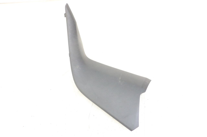 photo de JONCTION CARENAGE AVANT INF YAMAHA XMAX X-MAX ABS 125 (2017 - 2020)