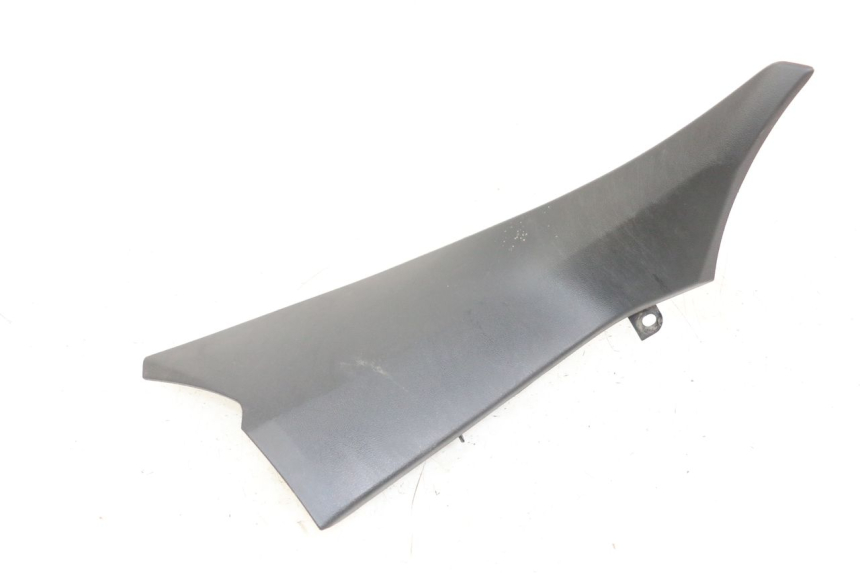 photo de JONCTION CARENAGE AVANT INF YAMAHA XMAX X-MAX ABS 125 (2017 - 2020)