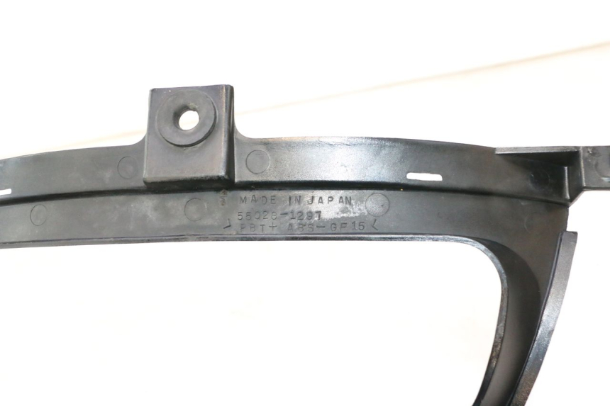 photo de JONCTION CARENAGE AVANT INF KAWASAKI ZZR 600 (1995 - 2004) - Points de fixation