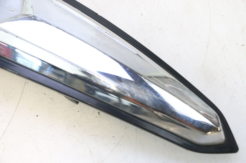 photo de JONCTION CARENAGE AVANT PIAGGIO LIBERTY IGET 4T 50 (2015 - 2020) - Gros plan technique