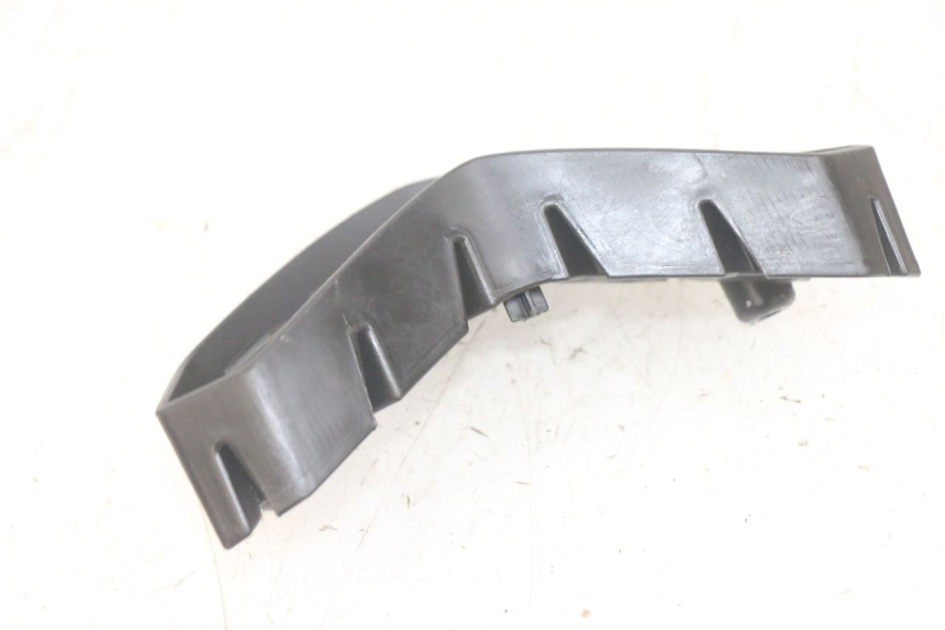 photo de JONCTION CARENAGE AVANT PIAGGIO MP3 HPE 300 (2019 - 2026) - Autre angle de vue