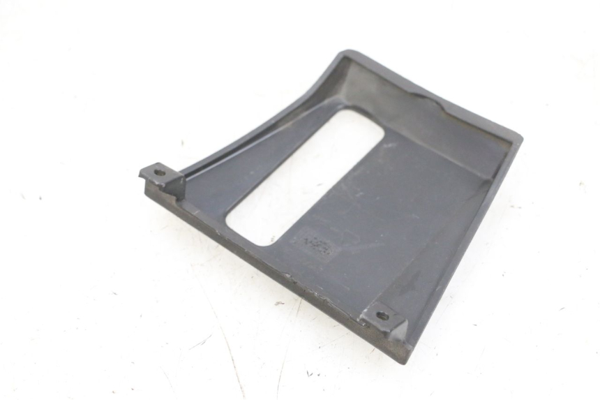 photo de JONCTION CARENAGE AVANT PIAGGIO MP3 500 (2016 - 2018) - Détail de la pièce