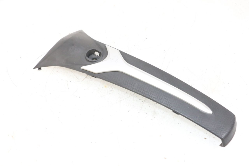 photo de JONCTION CARENAGE AVANT JM MOTORS SANTANA 50 (2014 - 2023) - État de surface