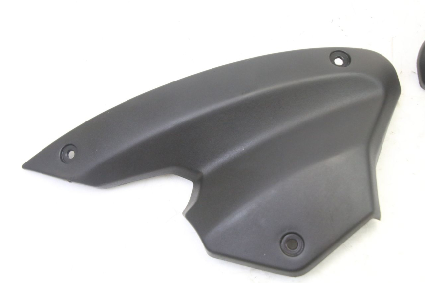 photo de JONCTION CARENAGE AVANT SUP PEUGEOT KISBEE 4T 50 (2018 - 2022)