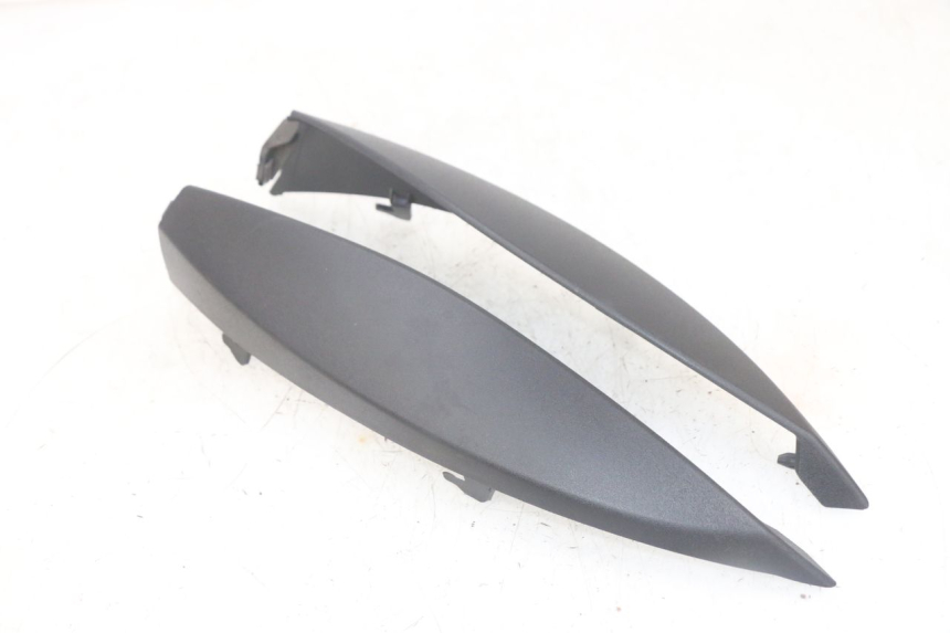 photo de JONCTION CARENAGE AVANT SUP PIAGGIO MP3 HPE 300 (2019 - 2026) - Vue principale